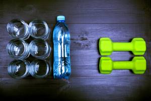 Вода, правильное питание и спорт для ускорения метаболизма.