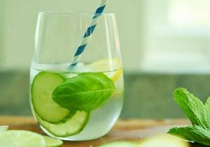 Water with lemon and cucumber