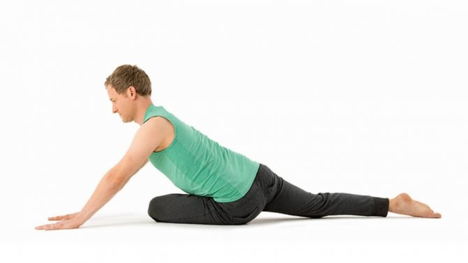 Buttock extension or pigeon pose: photo.