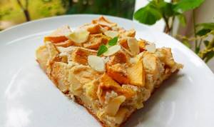 Apple charlotte with rice flour