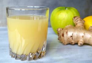 Apple, lemon and ginger juice for colon cleansing