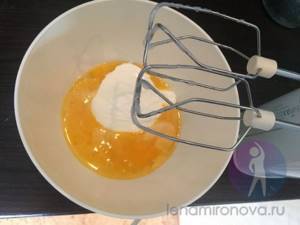 egg yolks and sour cream