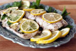 Baked fish with lemon﻿