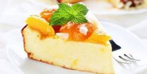 Dietary casserole made from cottage cheese and fruits