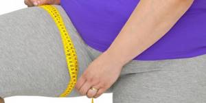 Женщина-замеряет-ногу-6-типов-ожирения-школа-диетологов-Академии-Wellness-Consulting