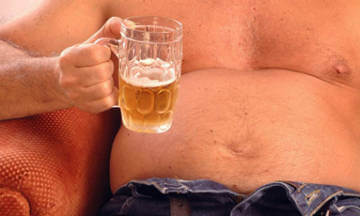 Beer abuse and poor diet are one of the causes of fat on the sides